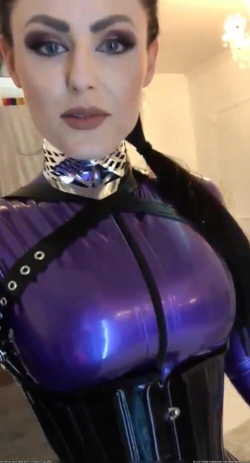 Bizarrlady-purplelatex-black-shiny-gummi-sexy-latex-smell-oh-janine-sarmiento-wellnhammer-gummismellfetish-sexy-make-up.jpg
